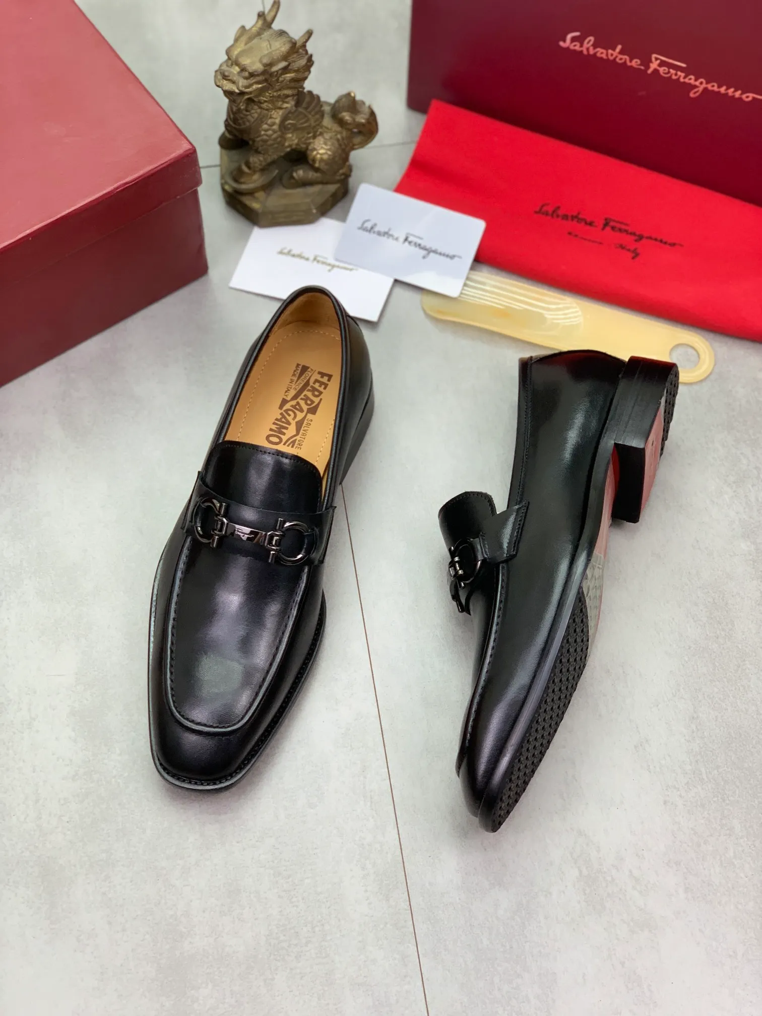 Men's men's shoes 💰P460💰[New style]🆘 Water-dyed cow lining [Ferragamo] Ferragamo's latest men's over-the-foot business leather shoes🇨🇳Official website original 1:1 molding💯The first layer is made of Italian imported calfskin➕Luxurious genuine cowhide lining, soft and comfortable🌴High-end atmosphere, the first choice for men with high taste🍍38-45 Black 🉑️Select
